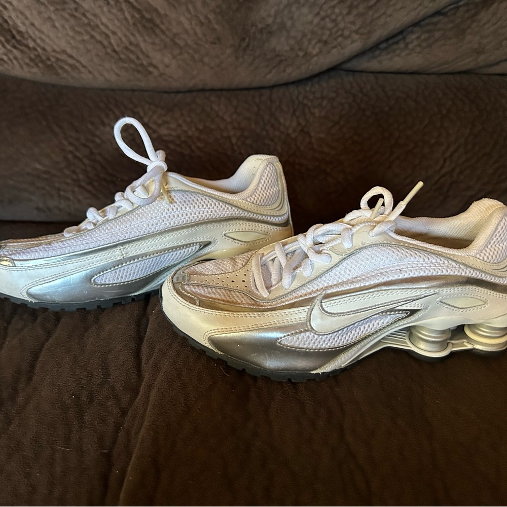 Nike Shox, size 5Y Youth, Women’s Size 6.5, white gray